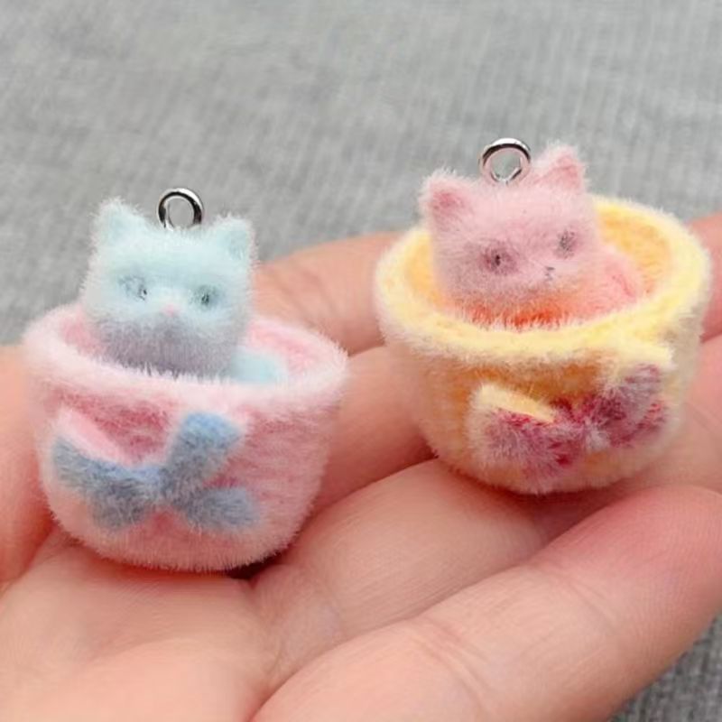 Pendentif chat en résine peluc - Event Party avis et prix